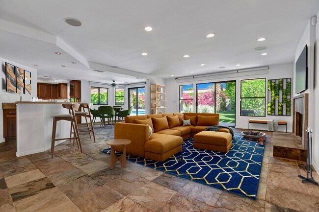 Building Photo - 71138 Patricia Park Pl