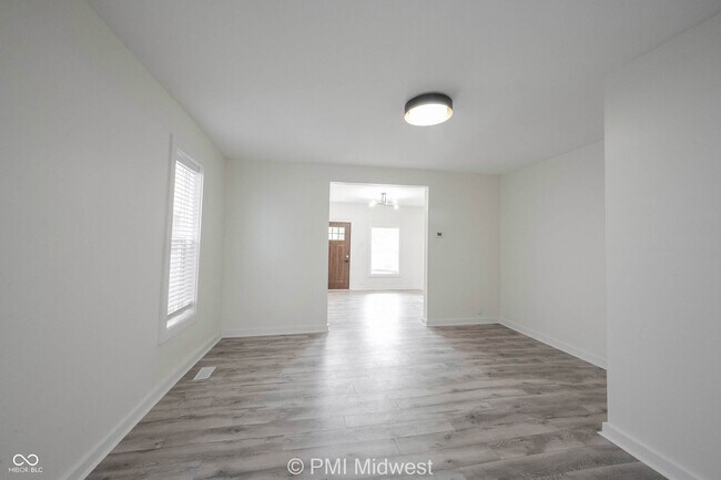 Building Photo - 428 N Bradley Ave