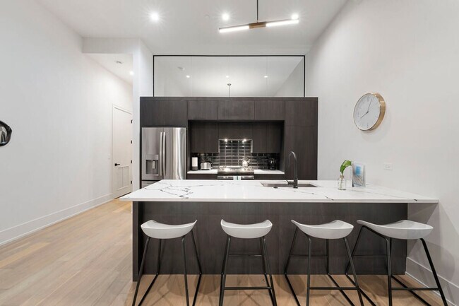 Building Photo - 318 W Grand Ave