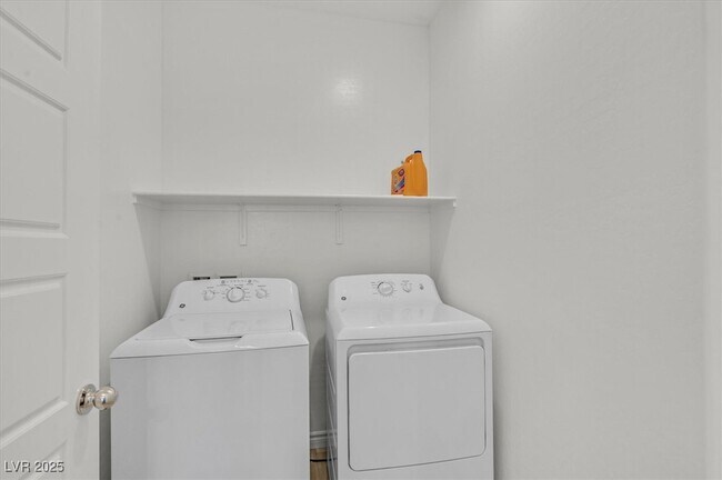 Building Photo - 8852 Flora Run Ave