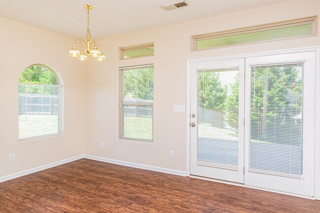 Building Photo - 749 Whispering Brook Trce