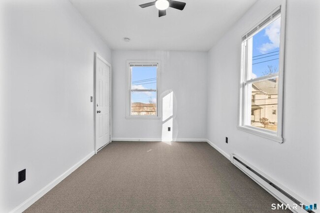 Building Photo - 1380 Bank St