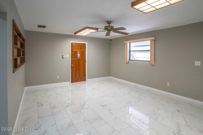 Building Photo - 1393 Stanley Dr