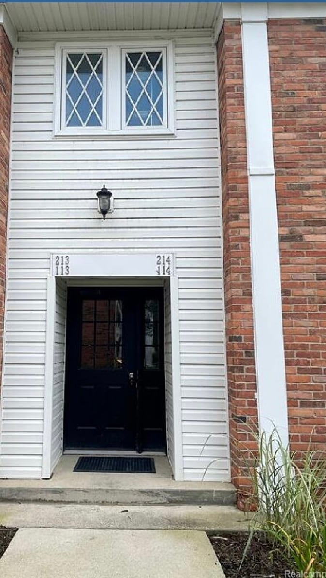 Building Photo - 525 Fairbrook St