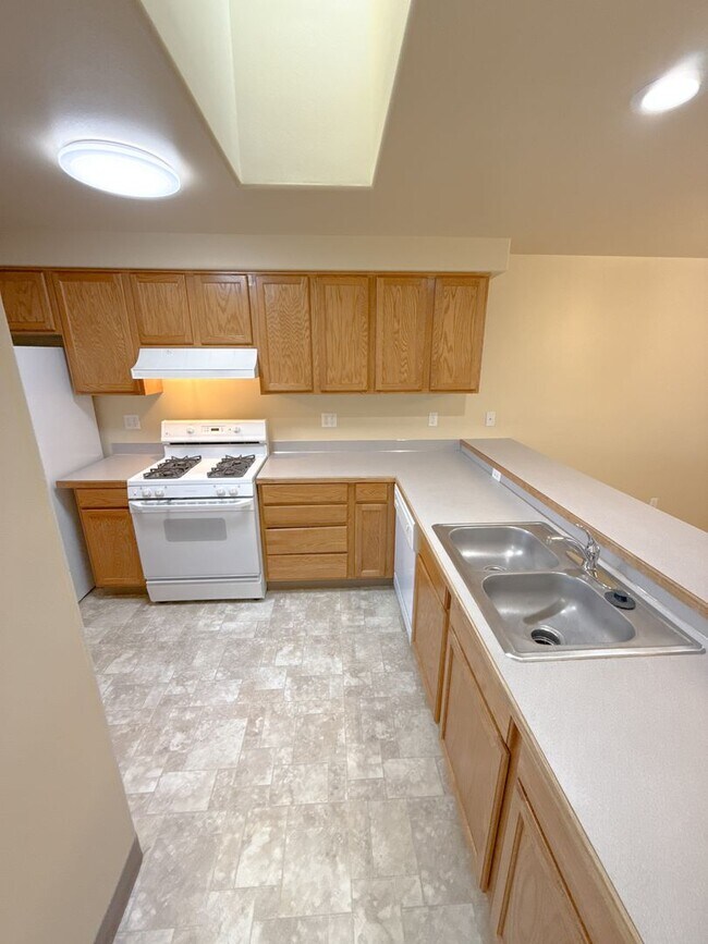 Building Photo - 5542 Glenridge Wy