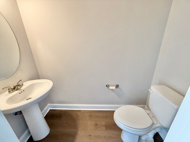 Building Photo - 100 Songberry St