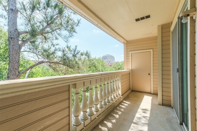 Building Photo - 2111 Welch St