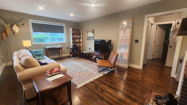 Building Photo - 207 Highland Ave