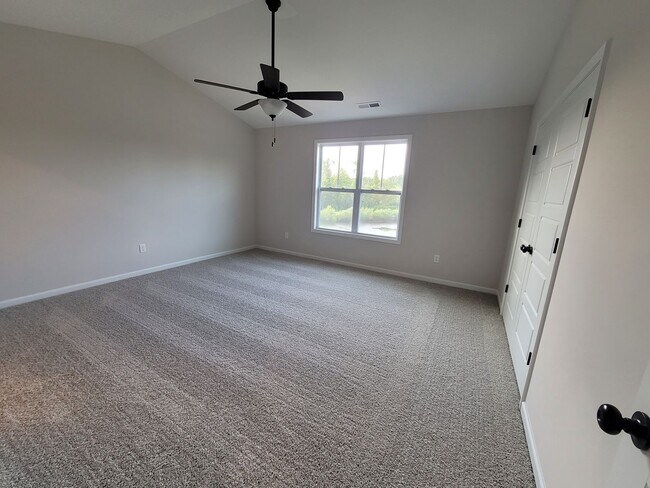 Building Photo - Modern townhome in beautiful Mallory Creek Subdivision
