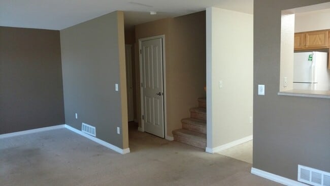 Building Photo - Beautiful and Spacious 3 Bed, 3.5 Bath Condo in SE Fort Collins. Detached 1 Car Garage. Water/Sew...