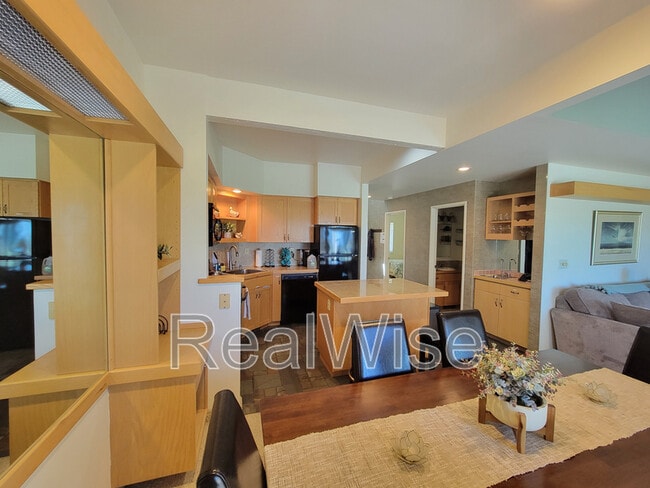 Building Photo - 6901 Robin Ct