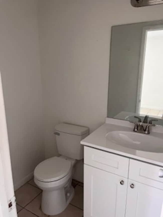 Building Photo - 1205 W Granfield Ave