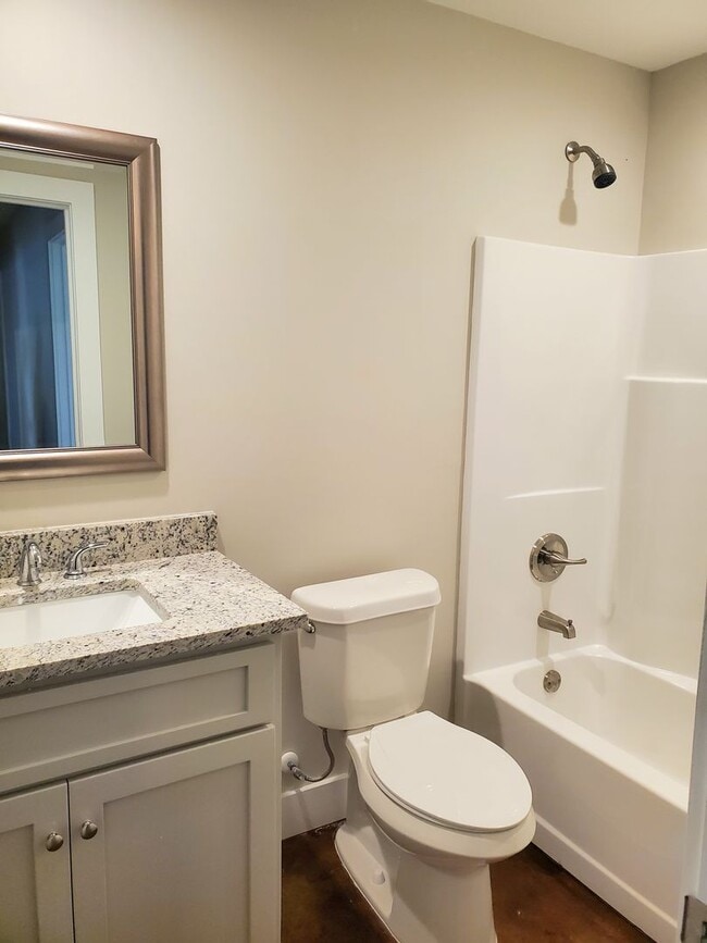 Building Photo - Great 3/2 home available in Elberta