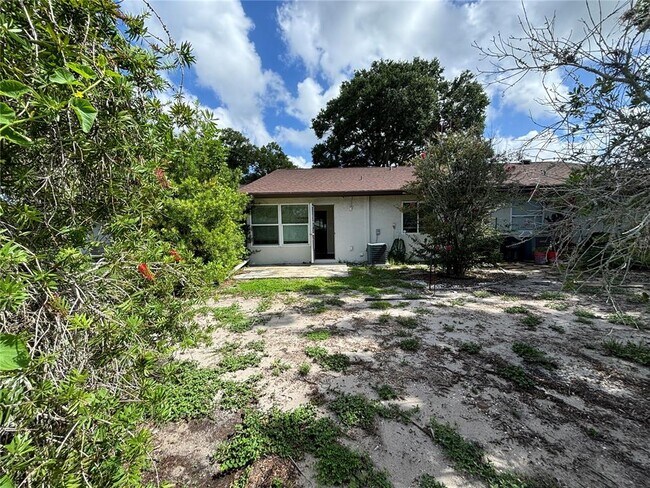 Building Photo - 2220 Bancroft Cir S