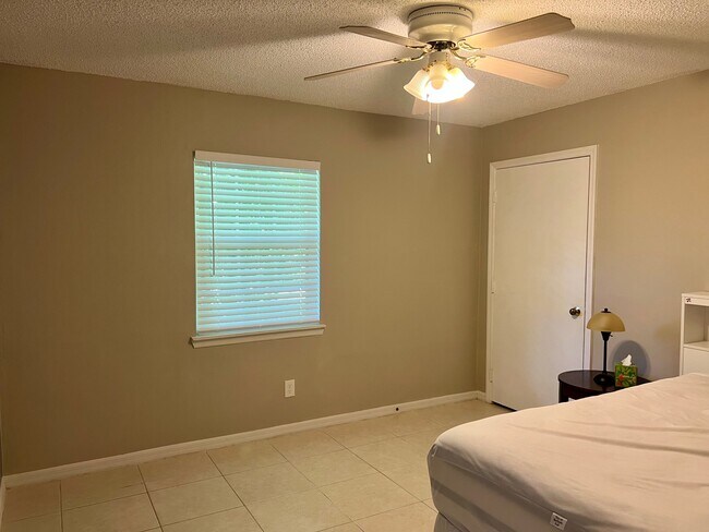 Building Photo - 3033 SW Collings Dr