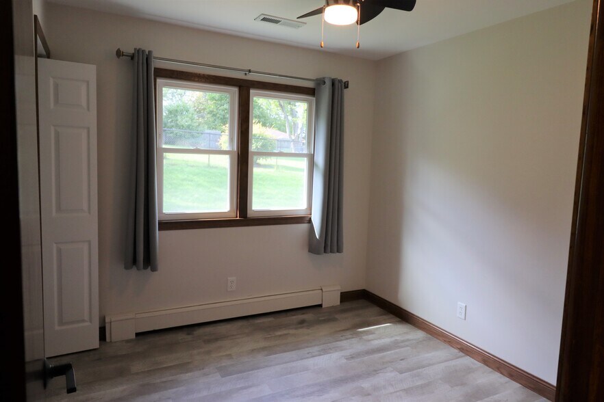 Building Photo - 3020 Lindale St