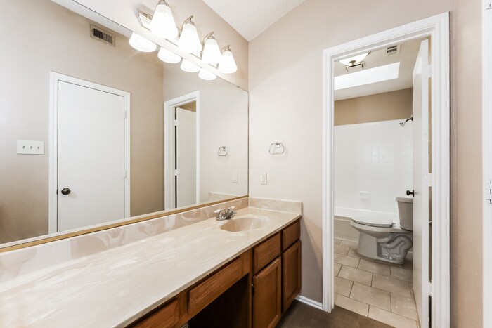 Building Photo - 804 Lovingham Dr