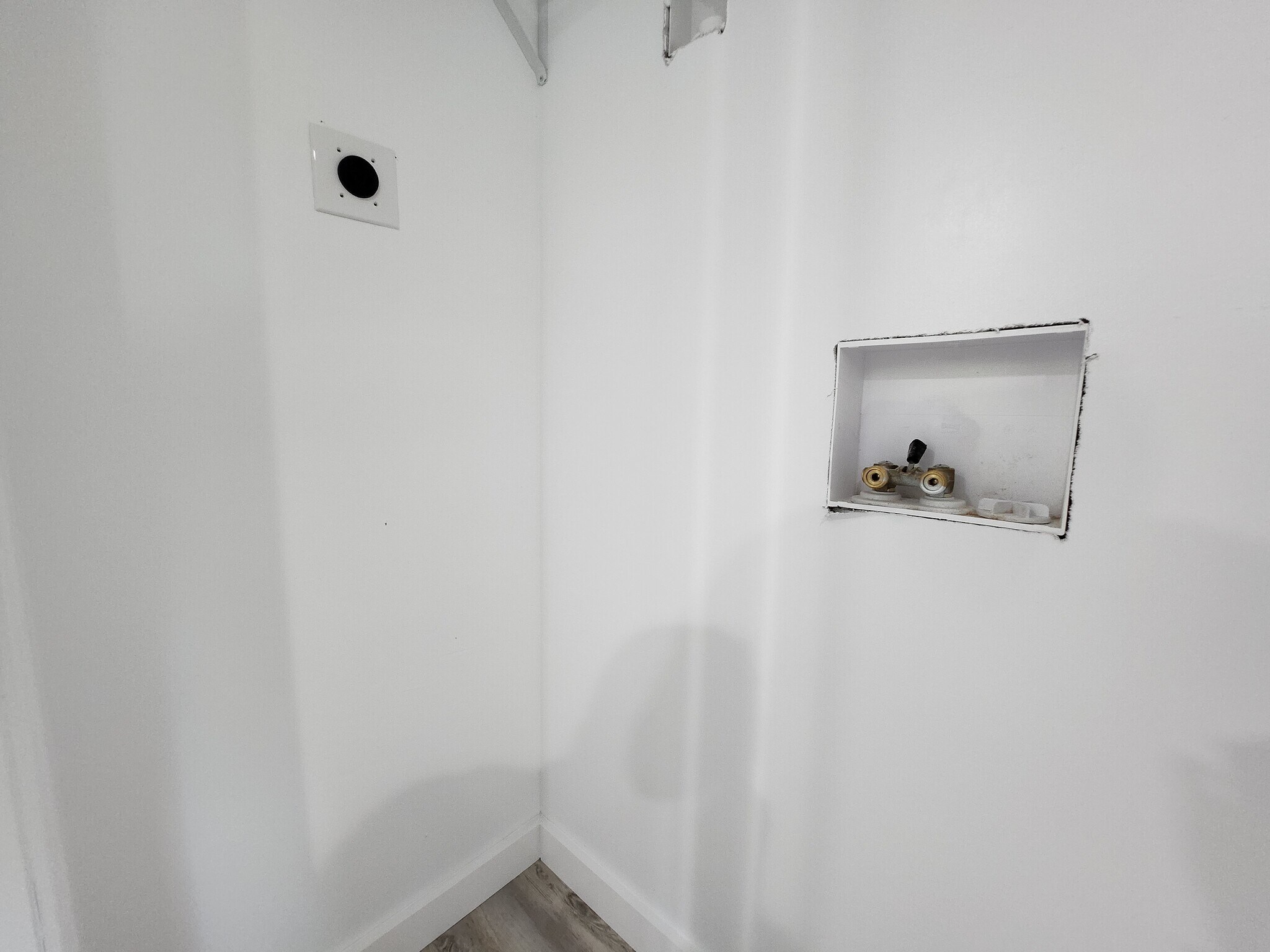 Washer and dryer hook up. - 301 Broad St