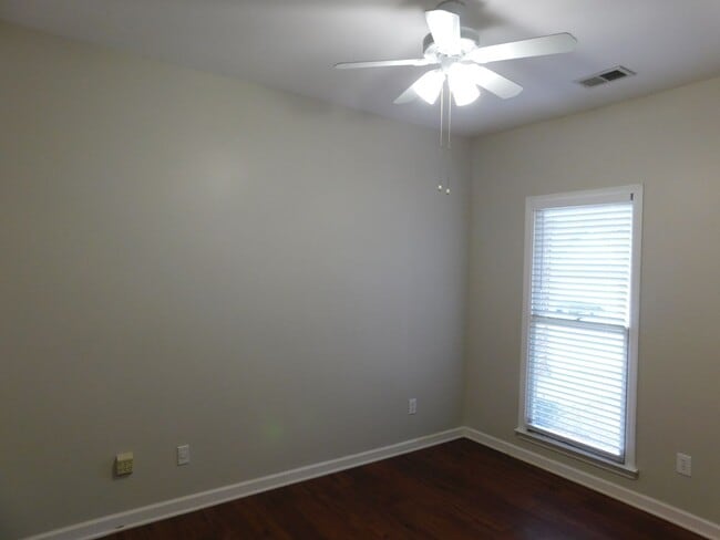 Building Photo - Your Dream Rental Awaits in Gated Greyston...