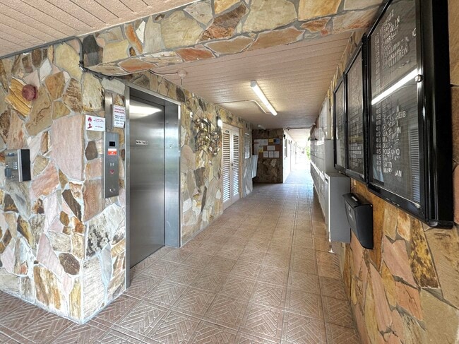 Building Photo - 2515 NE 2nd Ct