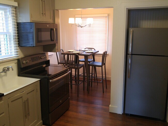 Building Photo - 170-704-708 Broadway Duplex, Bend