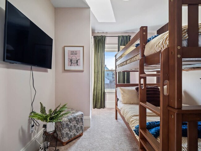 Building Photo - 6110 Ellen Ave