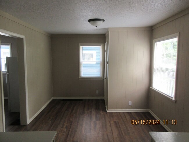 Building Photo - 2501 Oakridge Rd