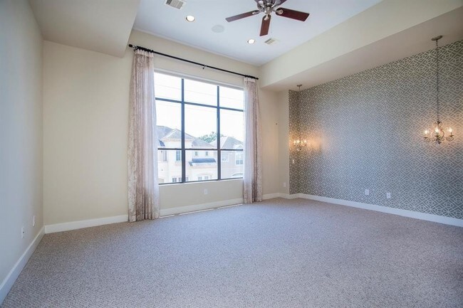 Building Photo - Contemporary townhome, rooftop terrace awa...