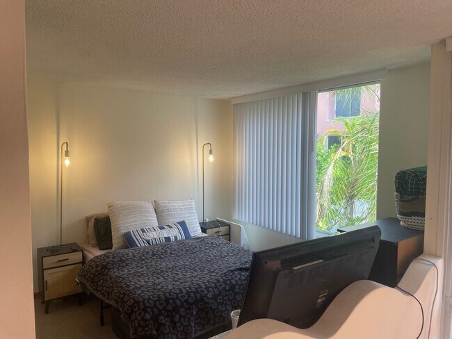 Bedroom - 2801 Florida Ave