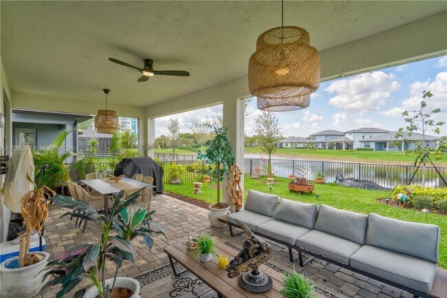 Building Photo - 4461 Waterside Dr