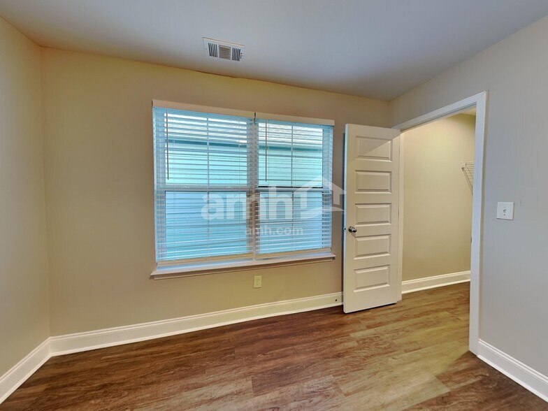 Building Photo - 5305 Tupelo St