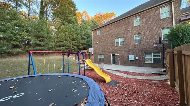 Building Photo - 180 Village Green Ct SW