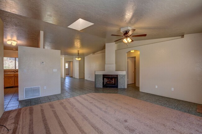 Building Photo - Pet Friendly 4 bedroom, 3 bath home for rent!