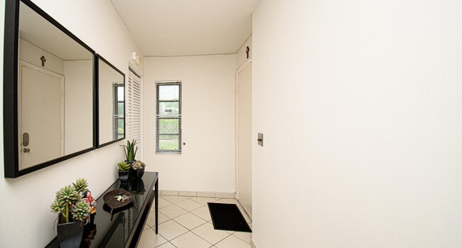 Building Photo - 8334 Cypress Ln