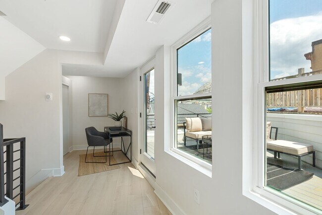 Building Photo - STUNNING 4 Level Fells Point Rowhome! WITH...