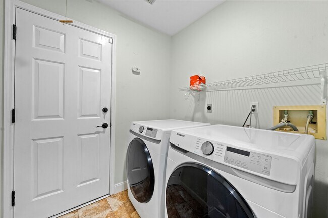 Building Photo - 5102 E Pagewick Dr
