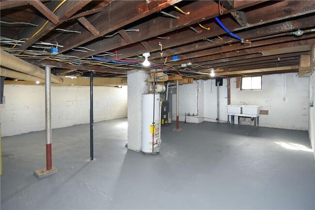 Building Photo - 9691 Bellcrest Rd