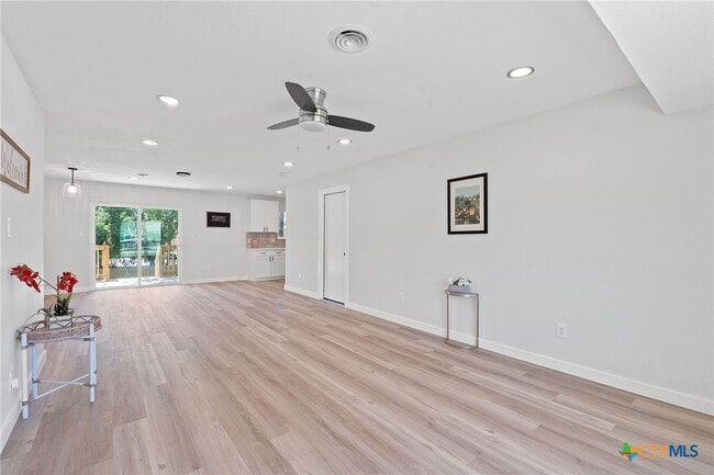 Building Photo - 711 Santa Rosa Dr