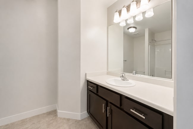 Building Photo - Modern 3-Bed Vineyard Townhome Near UVU with Stunning Amenities!