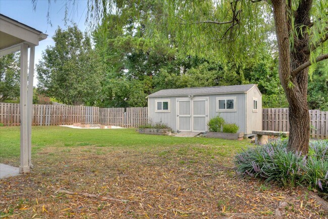 Building Photo - 716 Gallaway Ln
