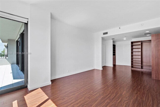 Building Photo - 151 Crandon Blvd
