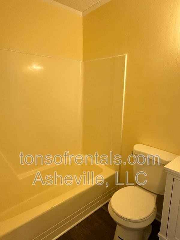 Building Photo - 3126 US-221