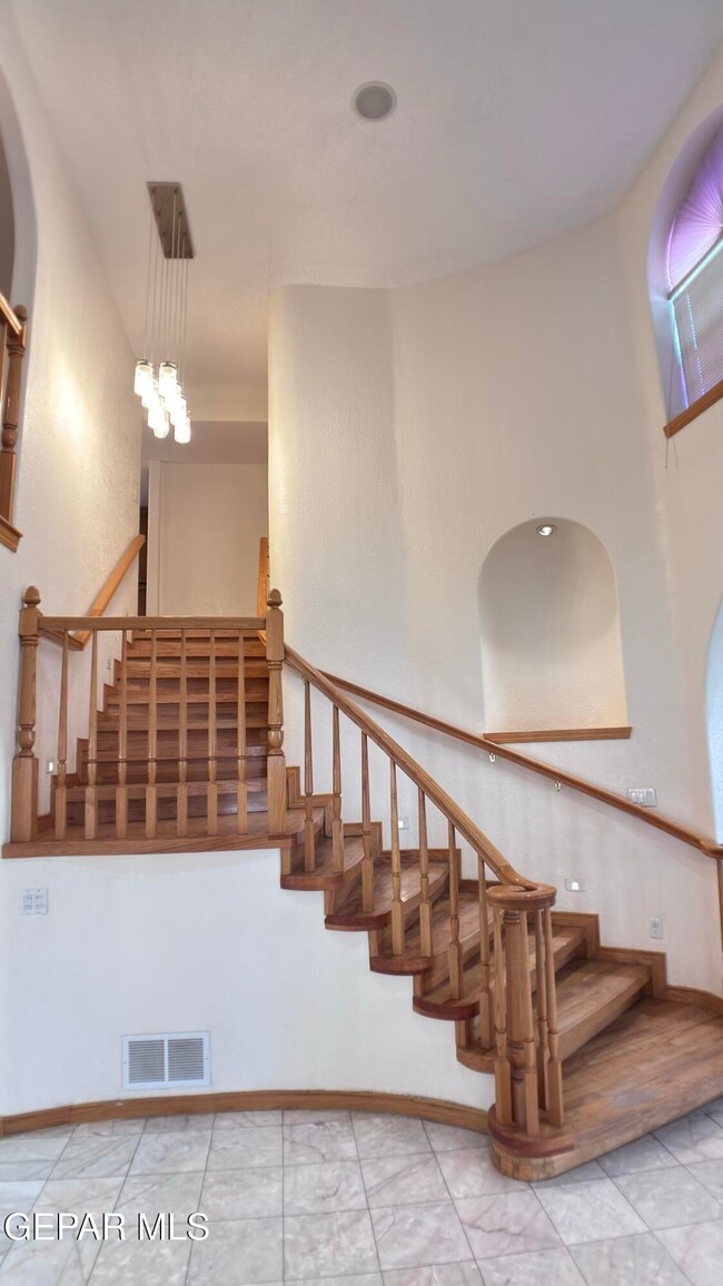 Building Photo - 4719 Frankfort Ave