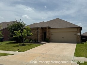 Building Photo - Charming 3-Bedroom Home in Desirable Neighborhood!
