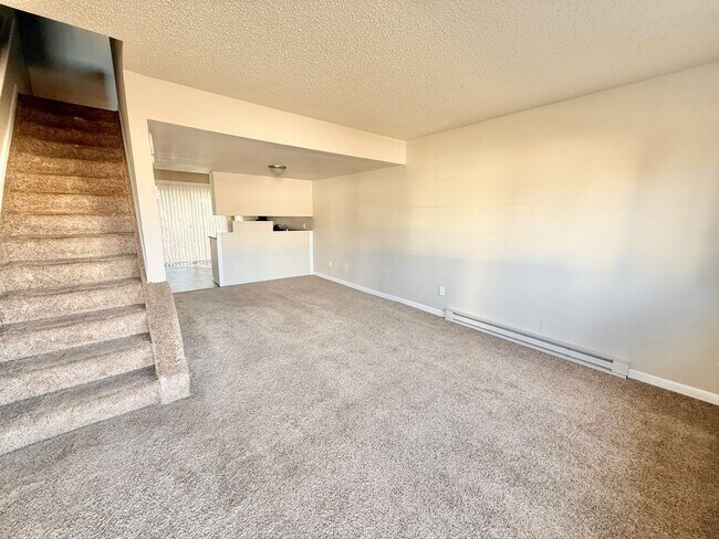Building Photo - 49 Royal Crest Dr