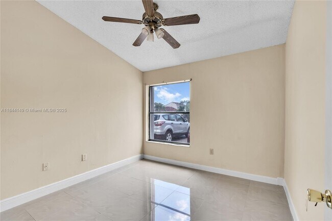 Building Photo - 1612 San Remo Cir