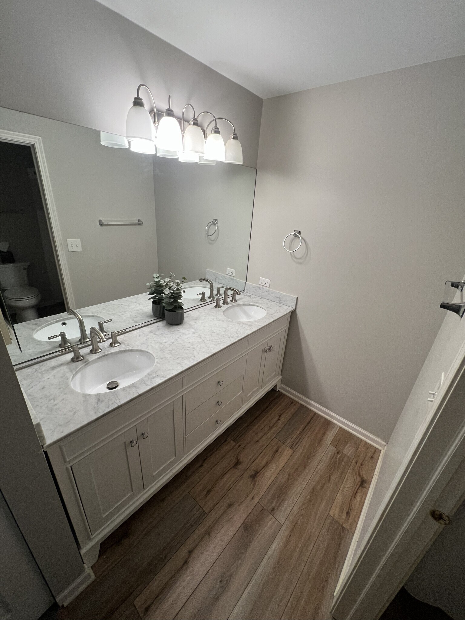 Building Photo - 2128 Fulham Dr