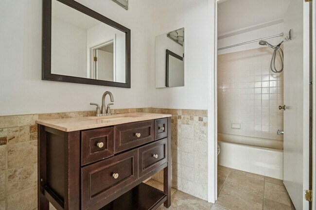 Building Photo - 6 Ray Ct