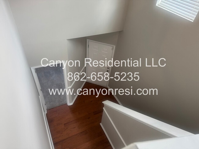 Building Photo - 2521 Spinnaker Dr