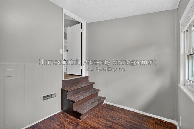 Building Photo - 452 Bluff Dr